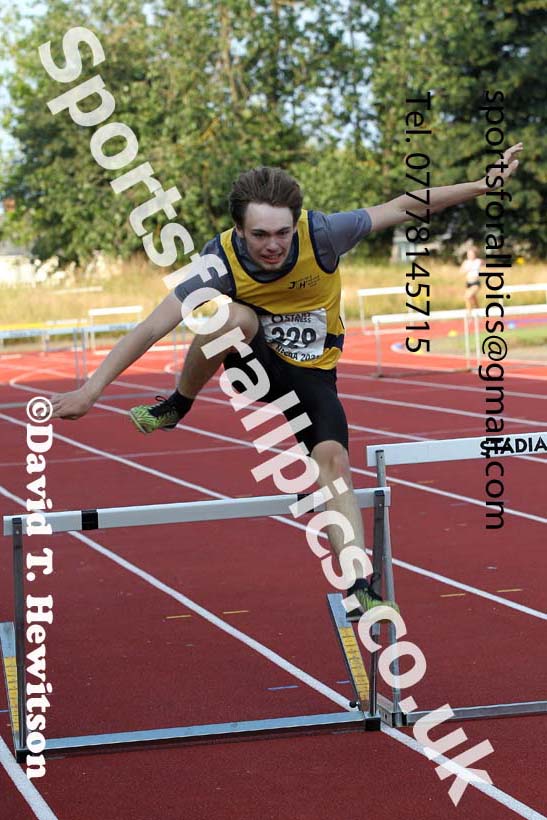 Hurdles, 2021 North East Grand Prix 5, Monkton, Wednesday, July 21st. Photo: David T. Hewitson/Sports for All Pics